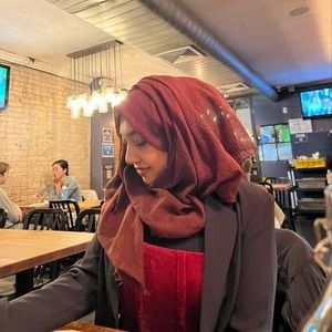 Meet your Posher, Lamia